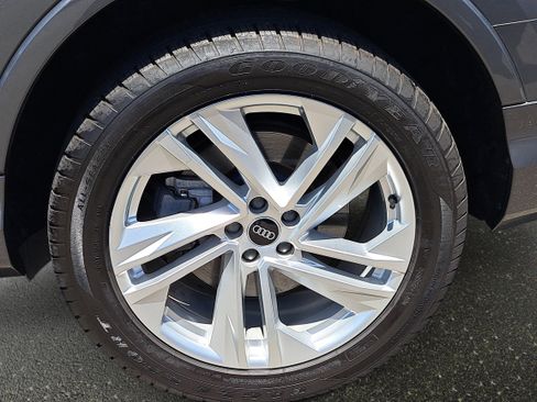 Used 2021 Audi Q7 2.0T Premium Plus w/ Premium Plus Package AWD/4WD image 35
