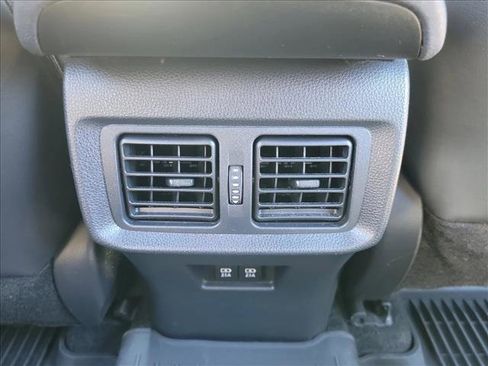 Used 2021 Toyota Venza Limited image 17