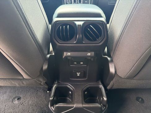 Used 2018 Jeep Wrangler Unlimited Sahara AWD/4WD image 20