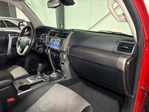 Used 2020 Toyota 4Runner SR5 AWD/4WD image 19