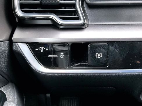 Used 2024 Kia Sportage EX FWD image 34