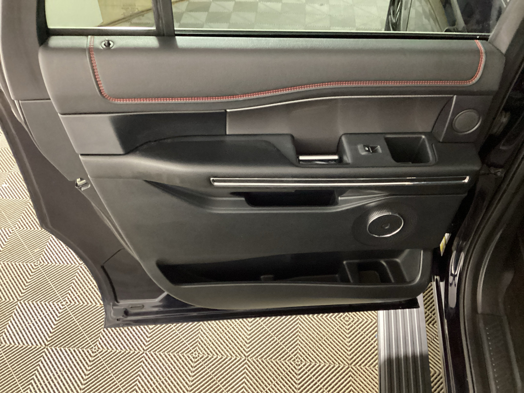 Used 2021 Ford Expedition Max Limited AWD/4WD image 15