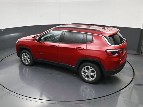 Used 2024 Jeep Compass Latitude AWD/4WD image 32