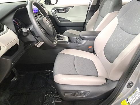 Used 2025 Toyota RAV4 XLE image 19