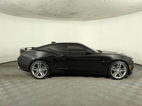 Used 2017 Chevrolet Camaro SS image 6