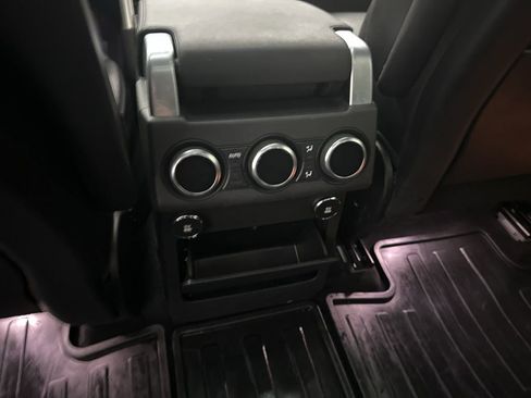 Used 2020 Land Rover Discovery HSE image 23