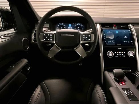 Certified 2025 Land Rover Discovery Dynamic SE AWD/4WD image 4