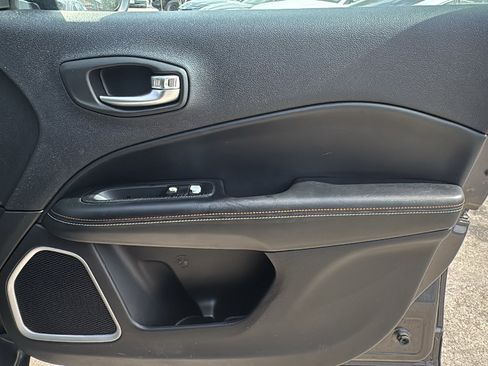 Used 2019 Jeep Compass Latitude image 29