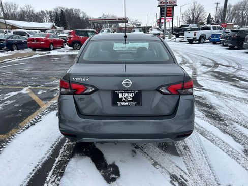 Used 2020 Nissan Versa S image 4
