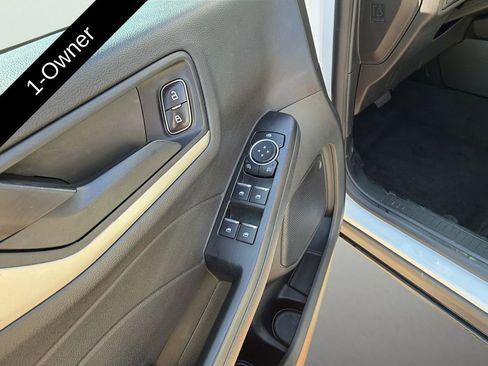 Used 2022 Ford Escape SE w/ SE Sport Appearance Package image 6