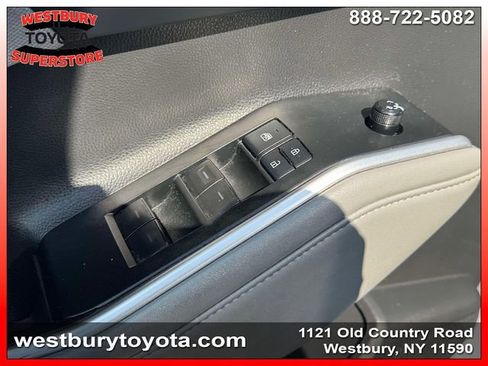 Used 2022 Toyota Highlander LE AWD/4WD image 21
