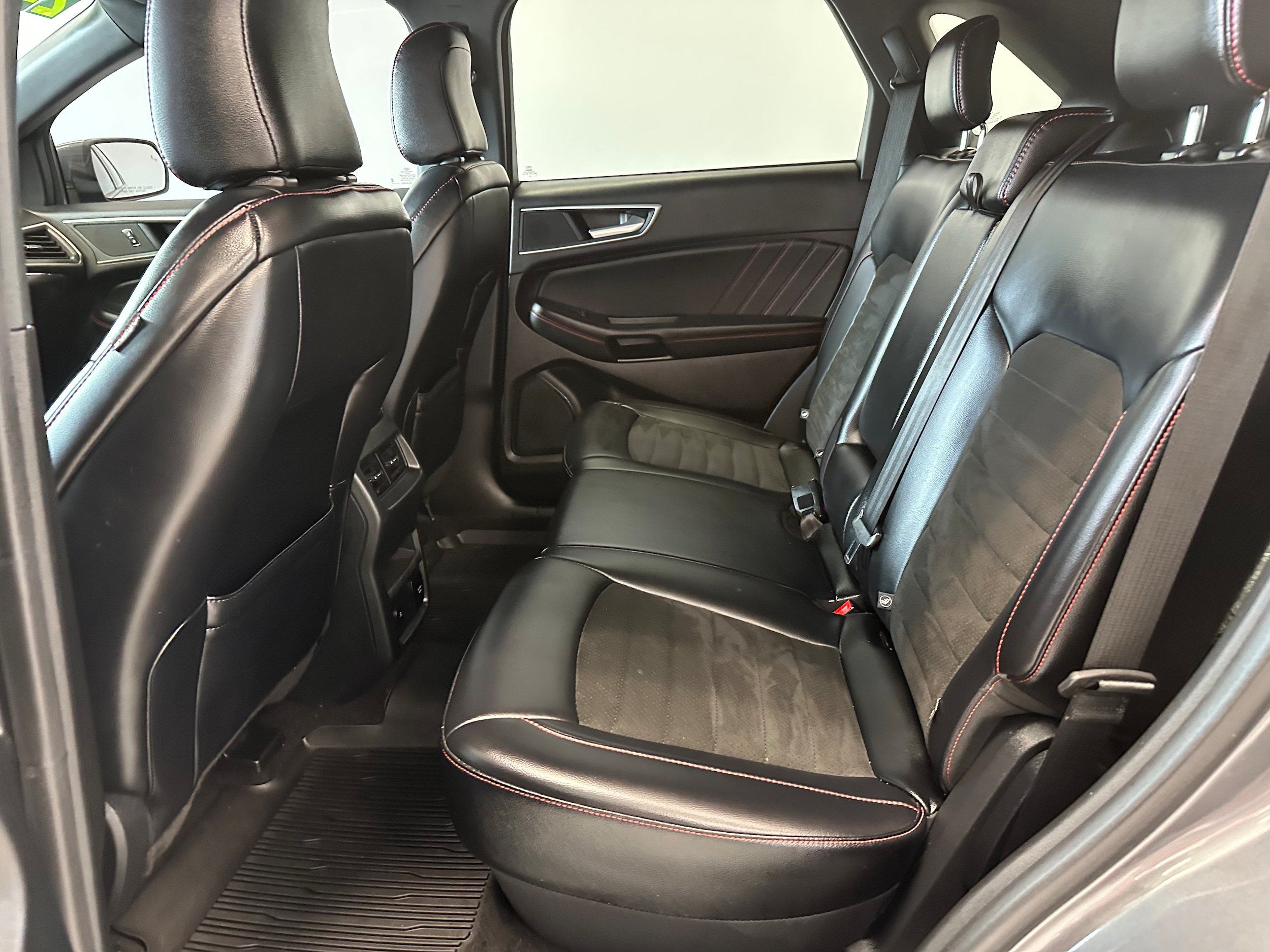 Used 2024 Ford Edge ST-Line AWD/4WD image 12