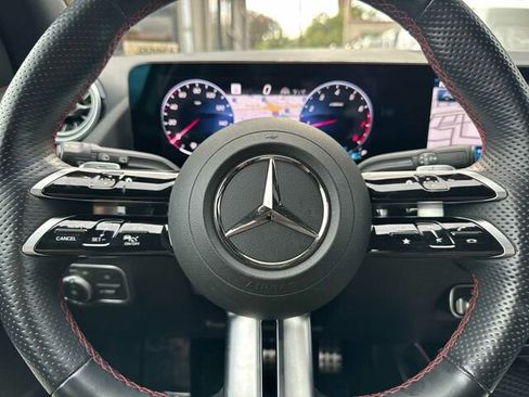 Used 2025 Mercedes-Benz GLA 250 4MATIC image 30