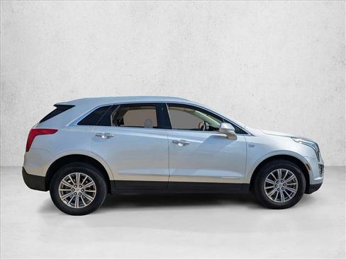 Used 2017 Cadillac XT5 Luxury w/ Driver Awareness Package image 4