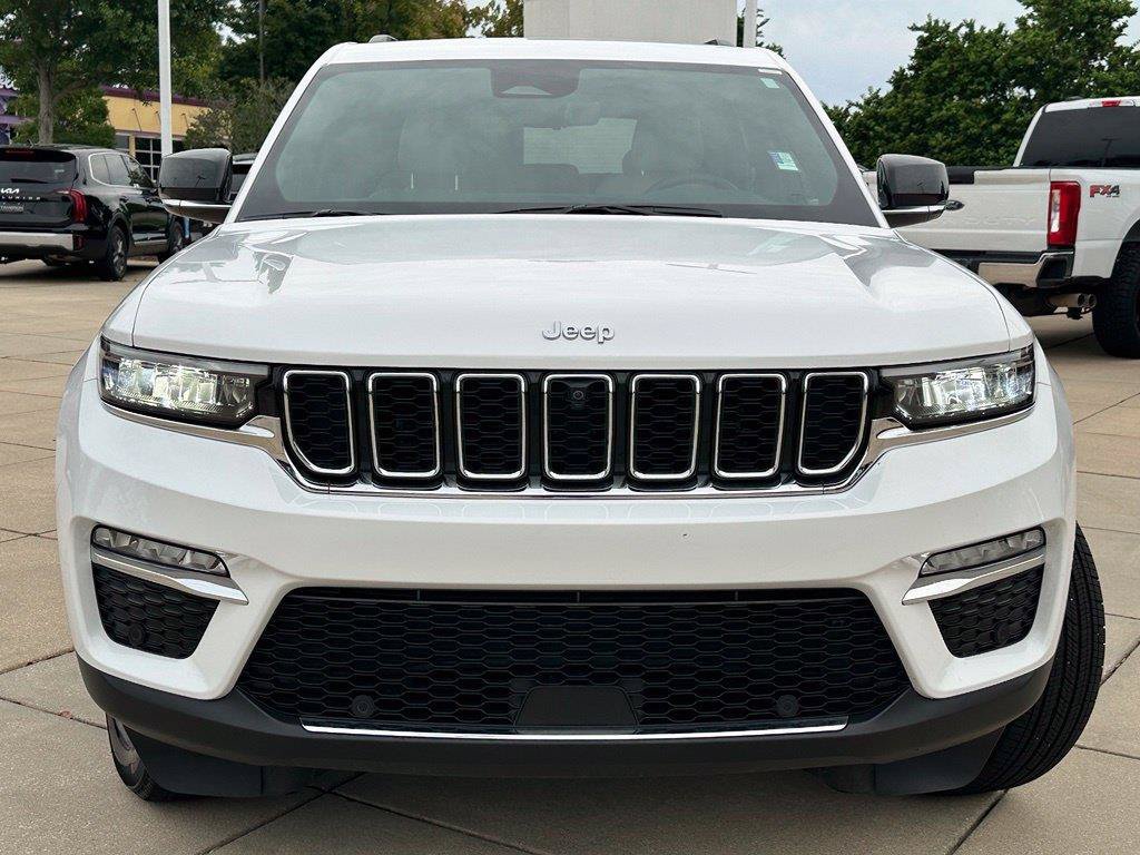 Used 2023 Jeep Grand Cherokee Limited w/ Luxury Tech Group II AWD/4WD image 2