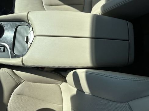 Certified 2019 Buick Envision Essence AWD/4WD image 25