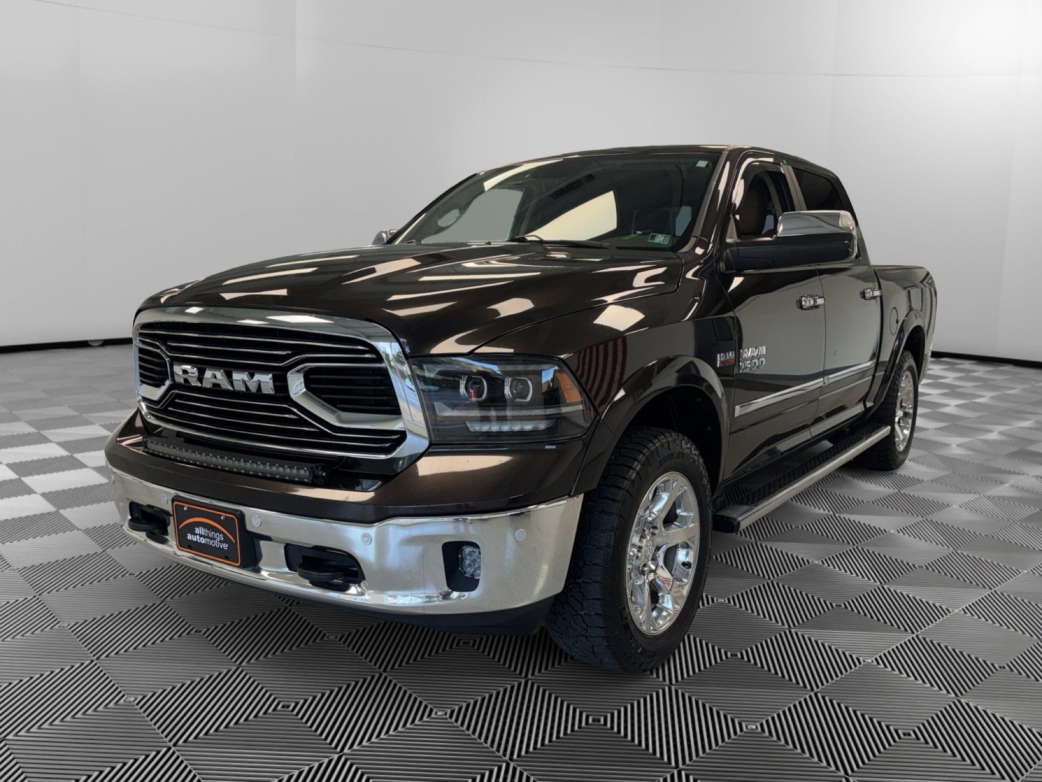 Used 2017 RAM 1500 Laramie w/ Convenience Group AWD/4WD image 4