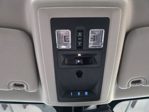 Used 2016 RAM 1500 Laramie w/ Convenience Group image 38