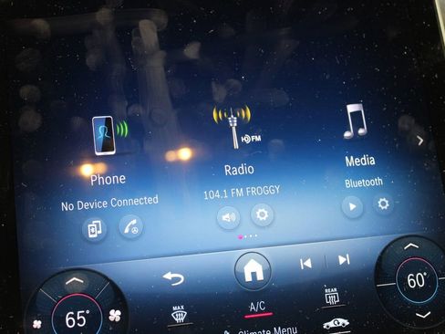 Used 2024 Mercedes-Benz GLC 300 4MATIC image 42