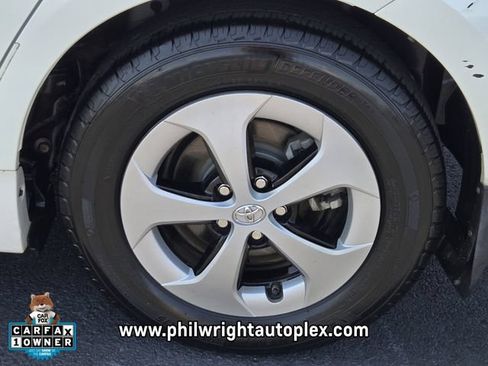 Used 2015 Toyota Prius Four FWD image 13