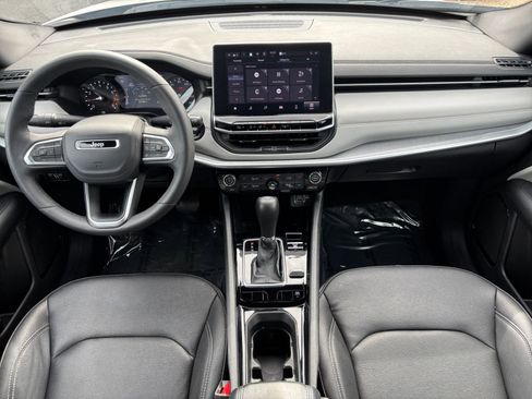 Used 2025 Jeep Compass Limited image 34