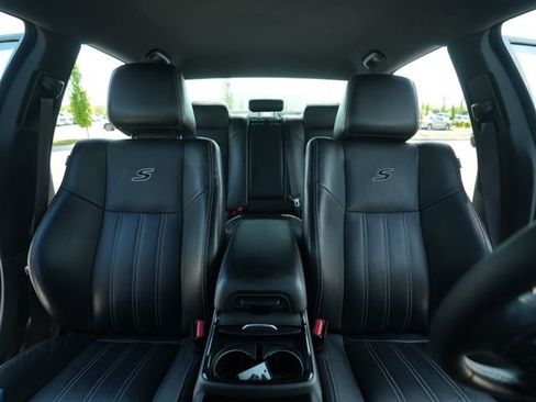 Used 2018 Chrysler 300 S AWD/4WD image 33
