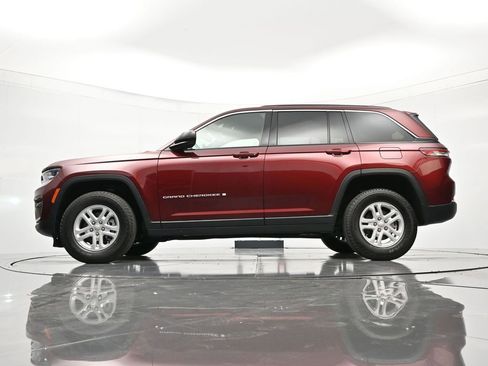 Used 2024 Jeep Grand Cherokee Laredo image 48