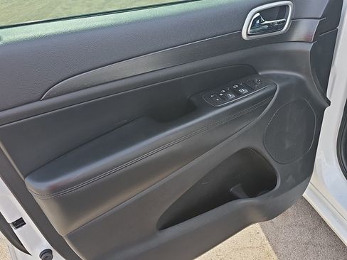 Used 2017 Jeep Grand Cherokee Altitude image 7