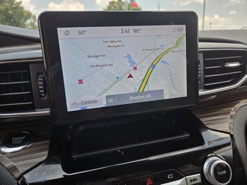 Used 2023 Ford Explorer Limited w/ Hybrid Equipment Group 310A RWD image 9