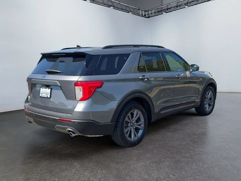 Used 2021 Ford Explorer XLT w/ Equipment Group 202A AWD/4WD image 5