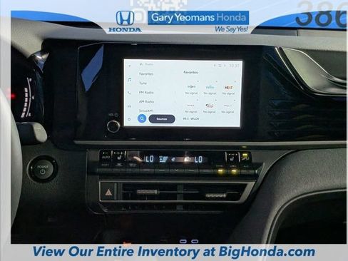 Used 2025 Toyota Camry LE w/ Convenience Package FWD image 20