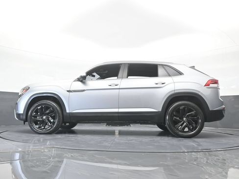 Used 2022 Volkswagen Atlas Cross Sport SE FWD image 59