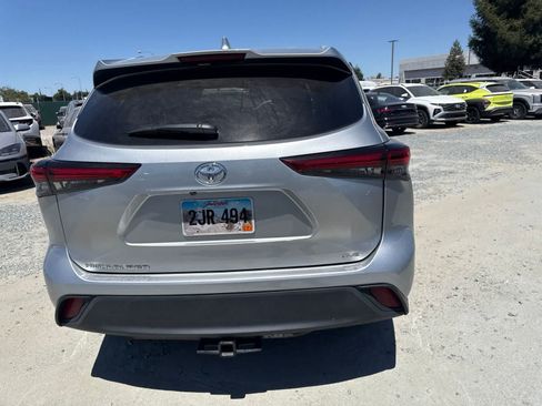 Used 2023 Toyota Highlander XLE FWD image 6
