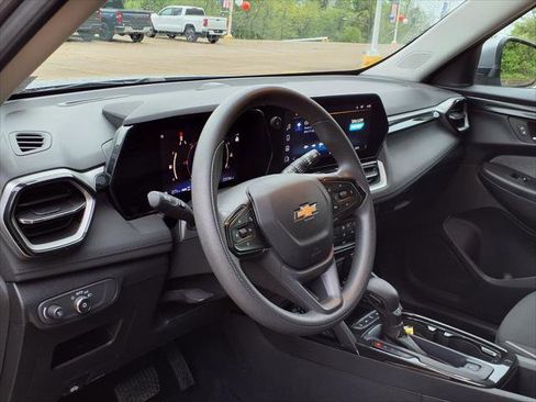 Used 2025 Chevrolet TrailBlazer LT AWD/4WD image 10