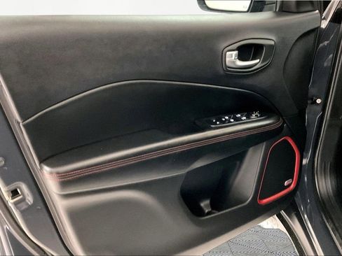 Used 2018 Jeep Compass Trailhawk w/ Leather Interior Group AWD/4WD image 18