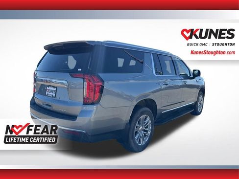 Used 2023 GMC Yukon XL SLT w/ SLT Premium Package image 11