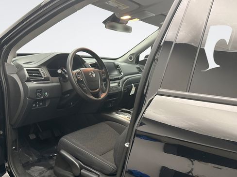 Used 2023 Honda Ridgeline Sport image 10