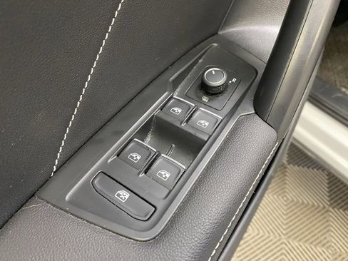 Used 2022 Volkswagen Tiguan SE image 22