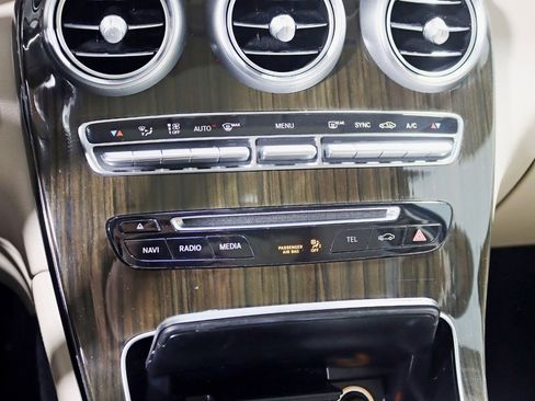 Used 2018 Mercedes-Benz GLC 300 GLC 300 4MATIC w/ Multimedia Package image 30