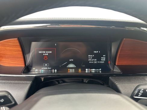 Used 2019 Lincoln Navigator L Reserve image 34