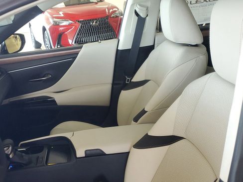 New 2025 Lexus ES 350 w/ Premium Package image 10