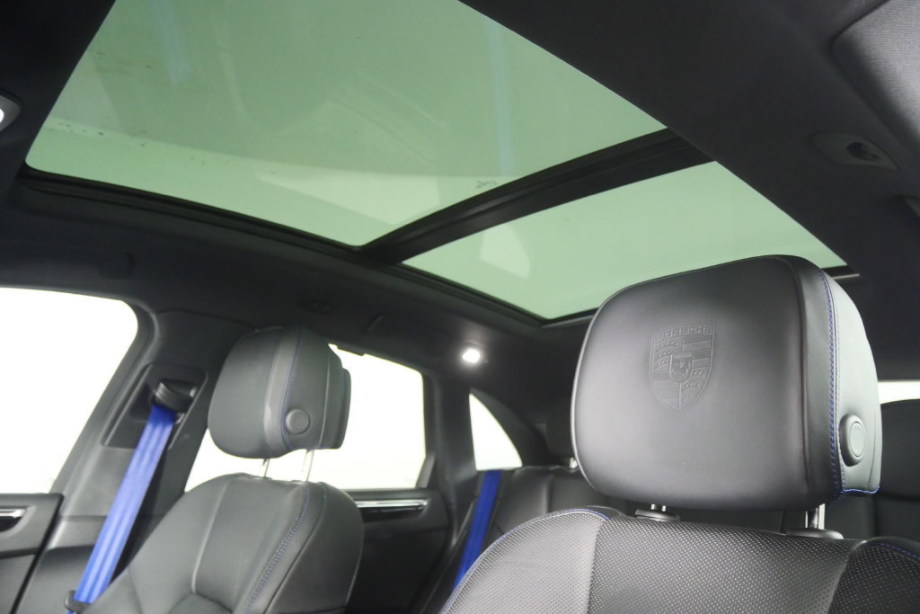 Used 2024 Porsche Macan AWD/4WD image 13