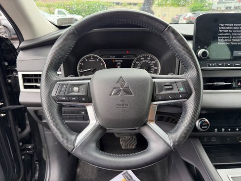 Used 2023 Mitsubishi Outlander SE AWD/4WD image 15