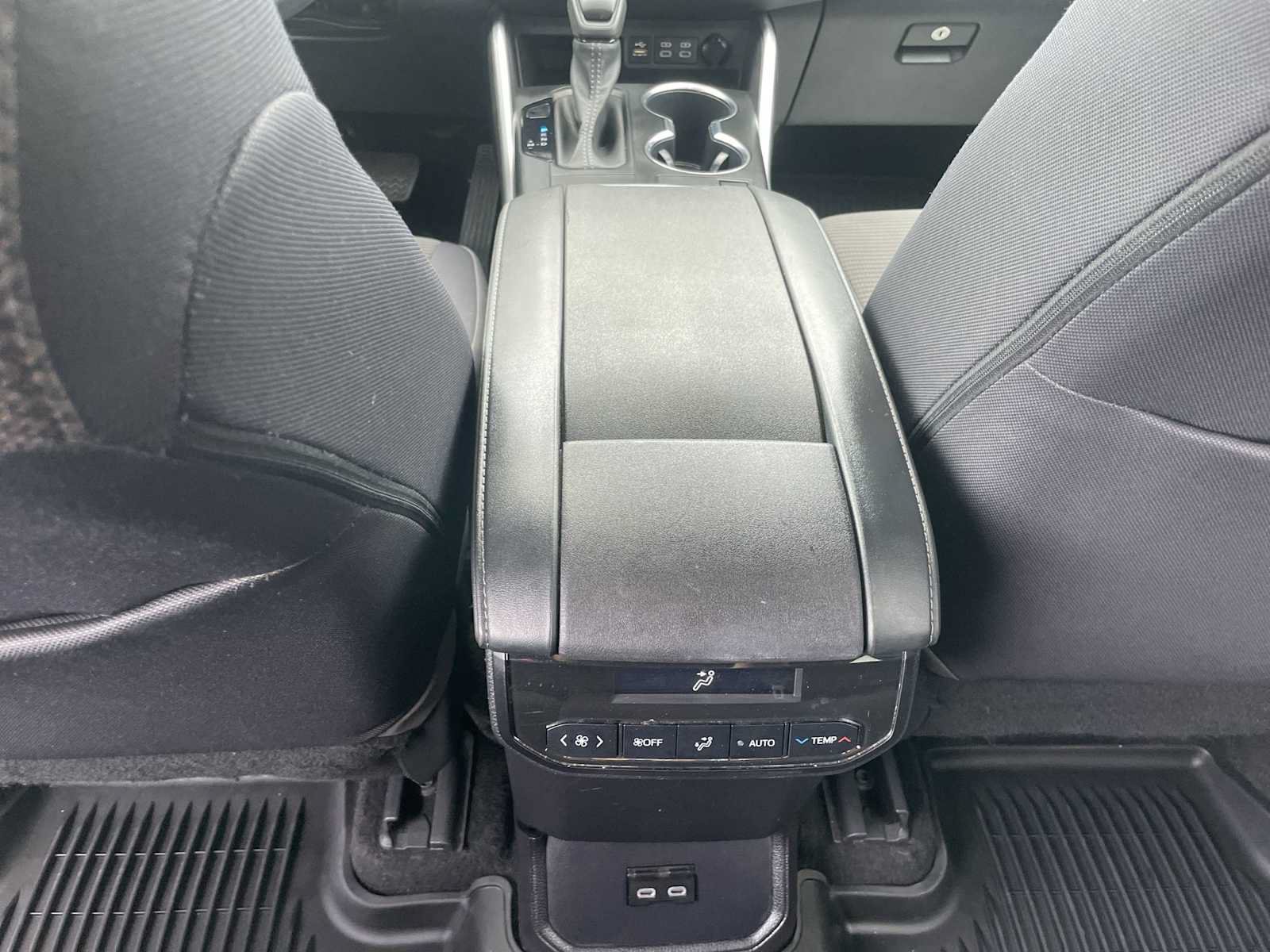 Used 2023 Toyota Highlander L FWD image 21