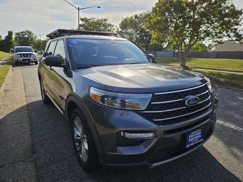 Used 2020 Ford Explorer XLT w/ Equipment Group 202A AWD/4WD image 8