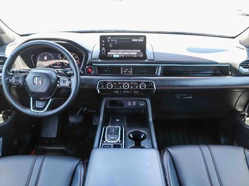 Used 2025 Honda Pilot TrailSport image 15