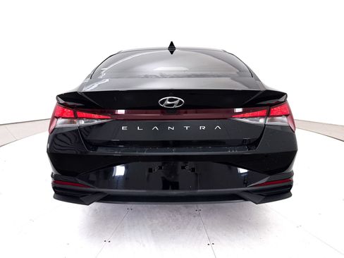 Used 2023 Hyundai Elantra SEL w/ Convenience Package FWD image 16