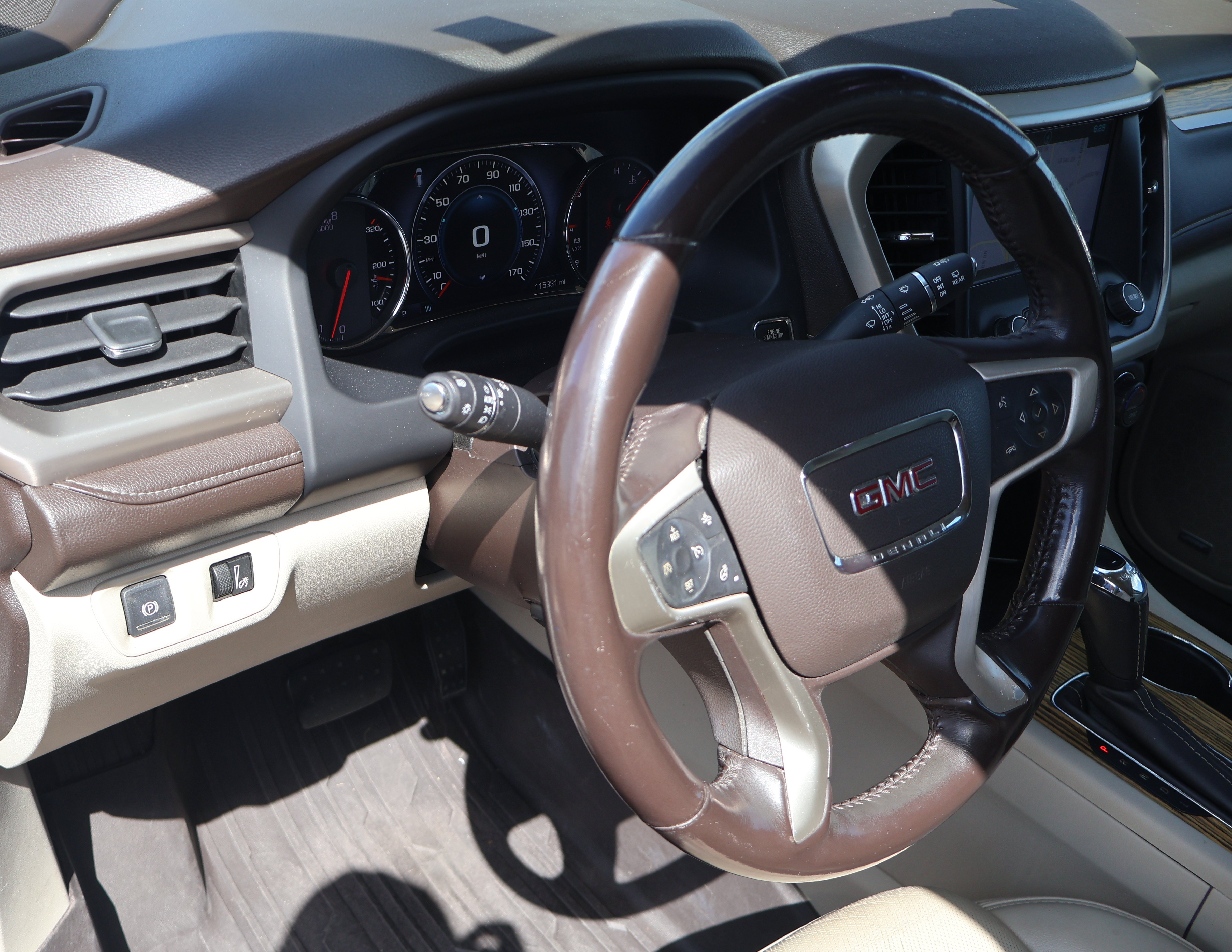 Used 2019 GMC Acadia Denali w/ Technology Package FWD image 8
