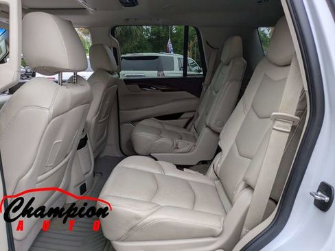 Used 2017 Cadillac Escalade Premium Luxury RWD image 19