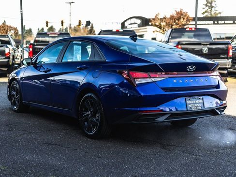 Used 2021 Hyundai Elantra SEL image 11